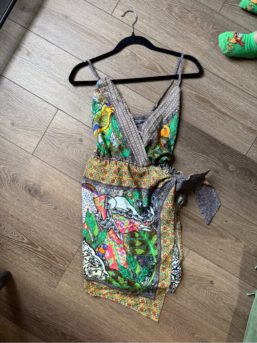 Farm Rio Gayatri Mini Dress features - Picture 4 of 6